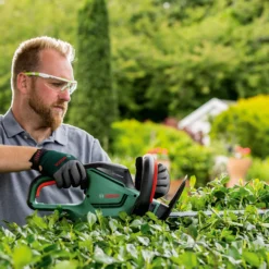 Bosch UniversalHedgeCut 60 480W 116cm Corded Hedge Trimmer 13 Bosch UniversalHedgeCut 60 480W 116cm Corded Hedge Trimmer -Garden Care Shop bosch universalhedgecut 60 480w 116cm corded hedge trimmer4059952614717 06i bq