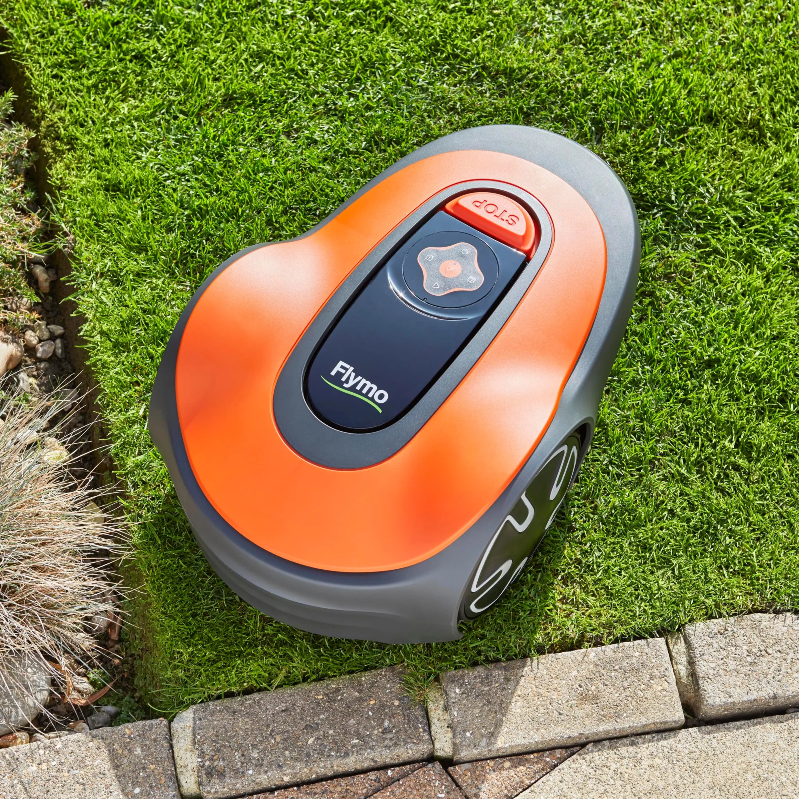 Flymo Easilife Go 250 Cordless Robotic Lawnmower 3 Flymo Easilife Go 250 Cordless Robotic Lawnmower - Image 3
