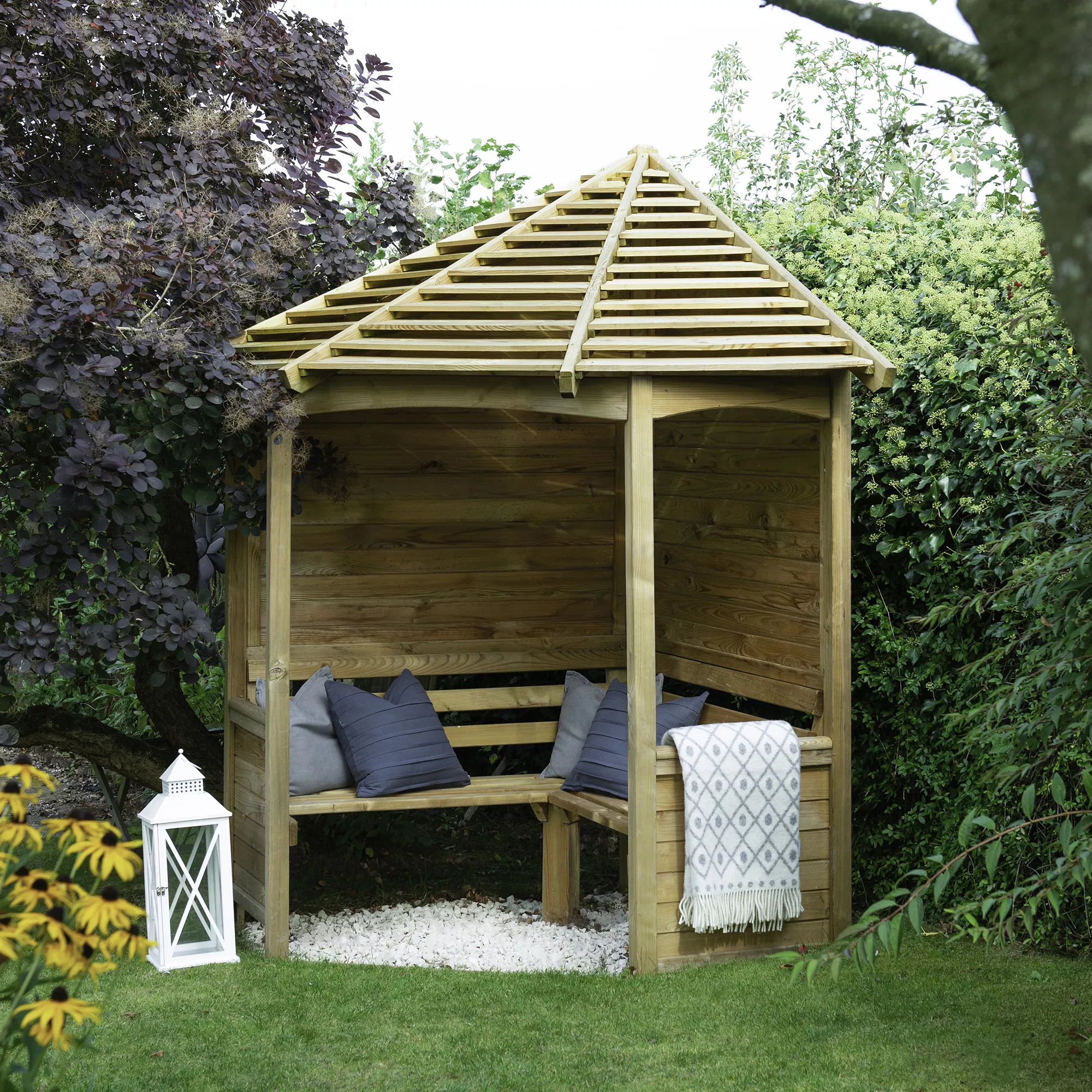 Forest Venetian Corner Arbour, (H)2500mm (W)2330mm (D)1610mm - Assembly Required 1 Forest Venetian Corner Arbour, (H)2500mm (W)2330mm (D)1610mm - Assembly Required
