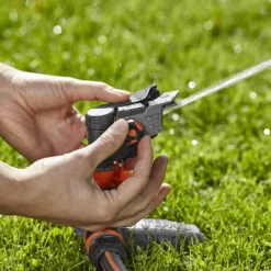 Gardena Pulse Sprinkler -Garden Care Shop gardena pulse sprinkler4078500814102 02i bq