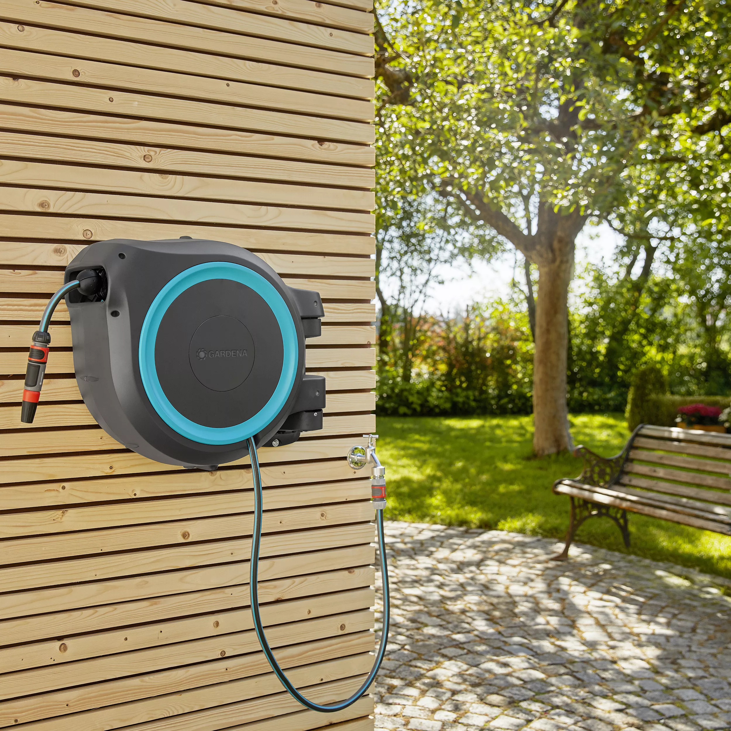 Gardena Rollup XL Wall-mounted Auto Hose Pipe Set (L)35m 4 Gardena Rollup XL Wall-mounted Auto Hose Pipe Set (L)35m - Image 4