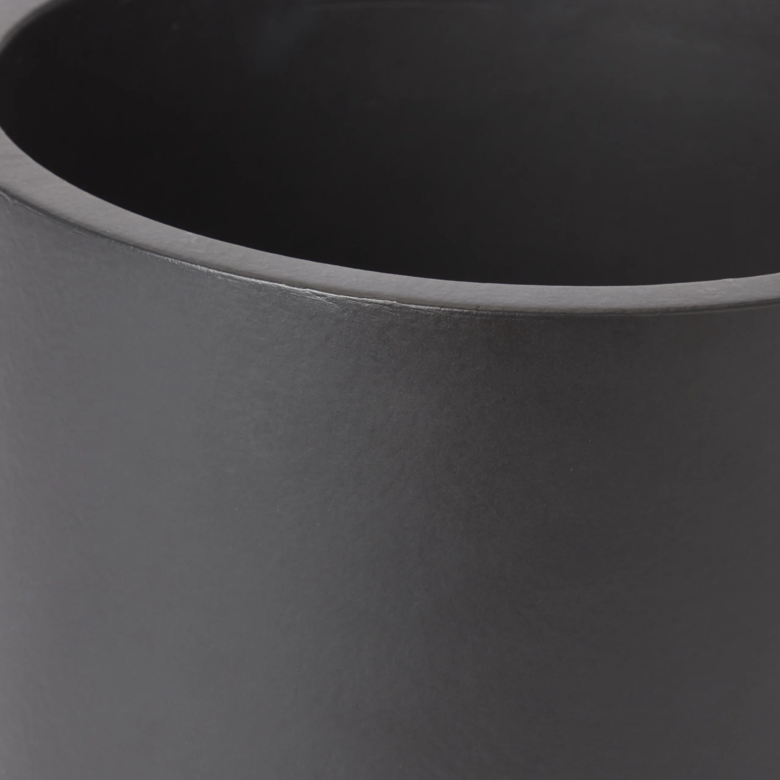 GoodHome Black Terracotta Circular Plant Pot (Dia)20.4cm 2 GoodHome Black Terracotta Circular Plant Pot (Dia)20.4cm - Image 2