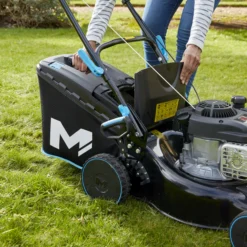 Mac Allister MLMP300H40 125cc Petrol Rotary Lawnmower 9 Mac Allister MLMP300H40 125cc Petrol Rotary Lawnmower -Garden Care Shop mac allister mlmp300h40 125cc petrol rotary lawnmower5059340124537 03i