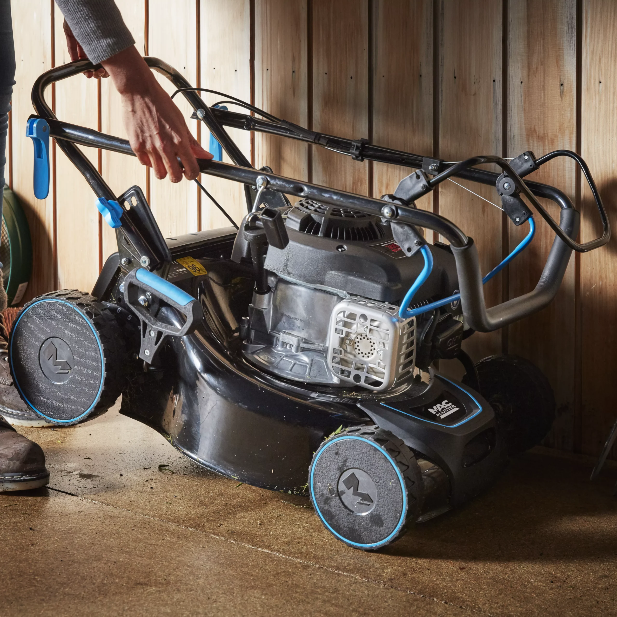 Mac Allister MLMP300H40 125cc Petrol Rotary Lawnmower 5 Mac Allister MLMP300H40 125cc Petrol Rotary Lawnmower - Image 5