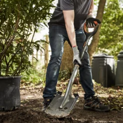 Magnusson Pointed Digging Spade -Garden Care Shop magnusson pointed digging spade5059340086682 01i