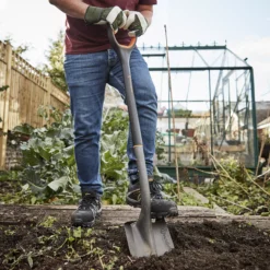 Magnusson Square Digging Spade -Garden Care Shop magnusson square digging spade5059340086668 01i