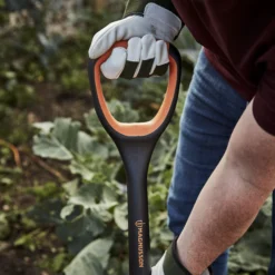 Magnusson Square Digging Spade -Garden Care Shop magnusson square digging spade5059340086668 03i