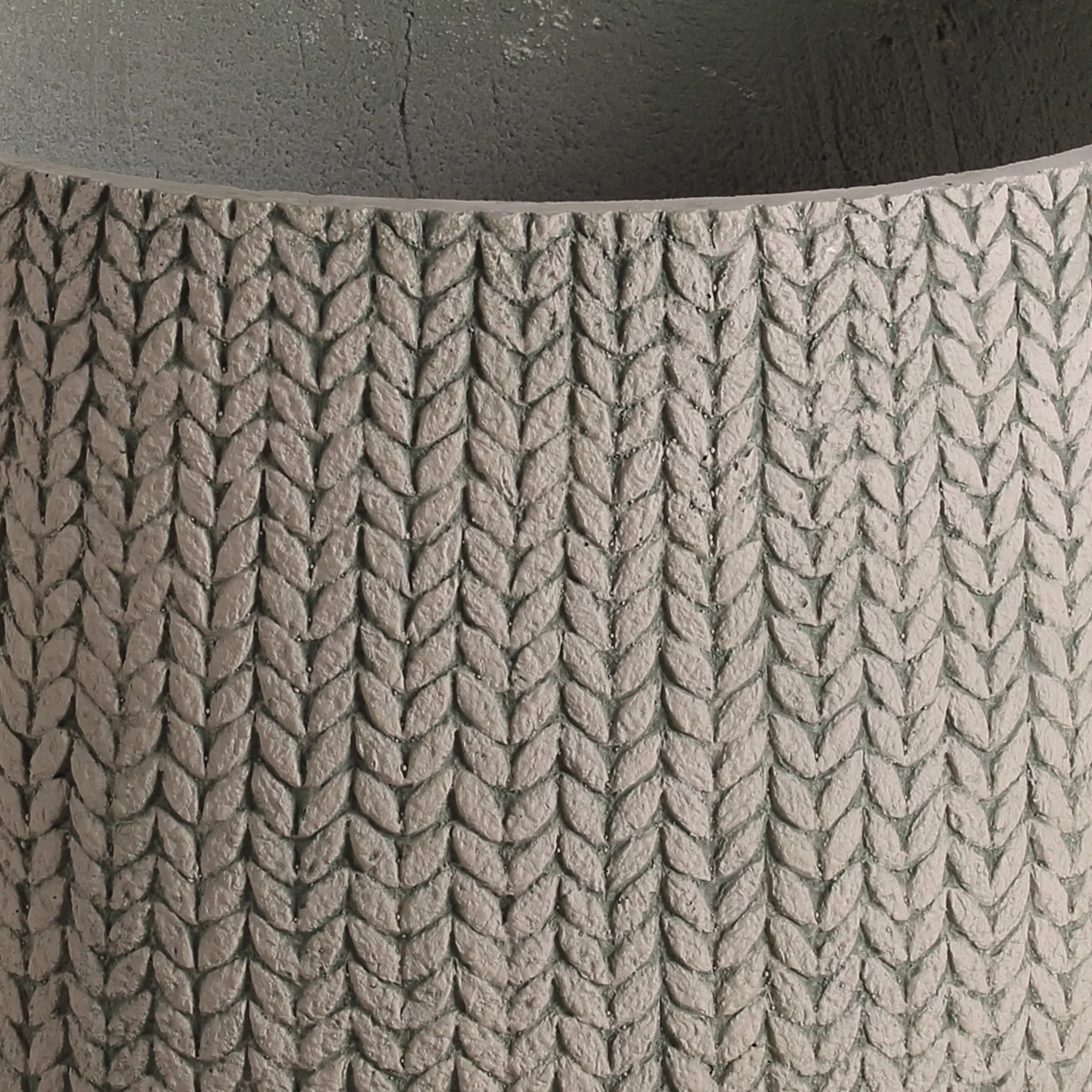 Verve Kulun Beige Knitted Effect Fibreclay Circular Plant Pot (Dia)46cm 2 Verve Kulun Beige Knitted Effect Fibreclay Circular Plant Pot (Dia)46cm - Image 2